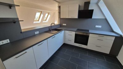 + +  Top sanierte 4,0-Zimmerwohnung mit hochwertigem Bad und Top Einbauküche + +