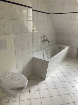 3-Raum-DG-Wohnung mit optimaler Verkehrsanbindung