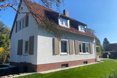 Charmantes Einfamilienhaus mit großem Garten in beliebter Lage von Hannover-Kirchrode