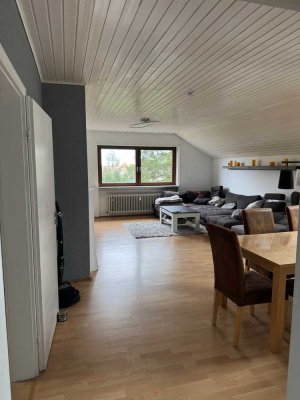 Dachgeschoßwohnung in sehr ruhiger Lage