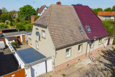Doppelhaushälfte mit Sanierungsbedarf wartet auf kreative Gestaltung