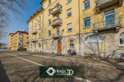 Altbauflair trifft Top-City-Lage: geräumige 2-Zimmer-ETW mit Balkon & Garage am Rande der Weststadt