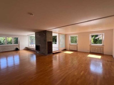 Stilvolle 4-Zimmer-Dachgeschosswohnung mit Balkon und Blick ins Grüne