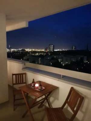 Lebendiges Hamburg: 1,5-Zimmer-Wohnung mit Loggia auf St. Pauli