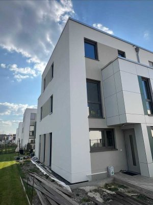 *provisionsfrei* Exklusives Reihenendhaus mit Sauna, großzügigem Garten und Sonnenterrasse