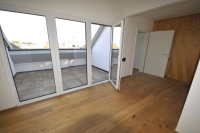 Das gesamte Dachgeschoss! Beim Klinikum und zu Fuß gleich in der City