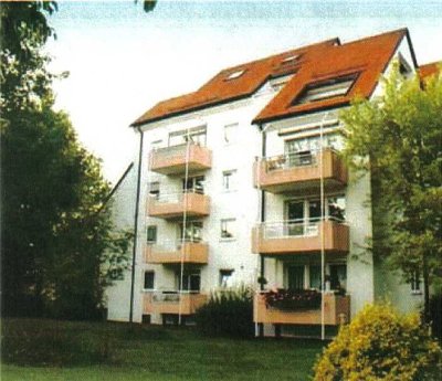 Gepflegte 4-Zimmer-Hochparterre-Wohnung mit 3 Balkonen zentrumsnah und ruhig in Laupheim