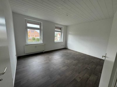Helle 3-Zimmer-Wohnung im 2. OG mit Garage in Amsdorf