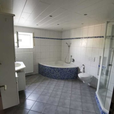 Freundliche 2-Zimmer-Erdgeschosswohnung mit geh. Innenausstattung m. Terrasse u. EBK in Meckenbeuren