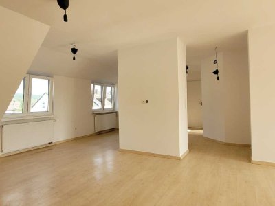 MANNELLA *Offenes Wohngefühl* Toll geschnittene Dachgeschosswohnung in zentraler Lage von Spich