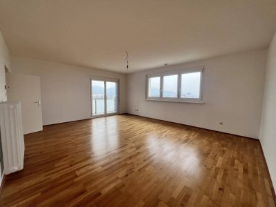 Sanierte 4-Zimmer-Wohnung mit 2 Balkonen und traumhaftem Blick über Graz inkl. Stellplatz