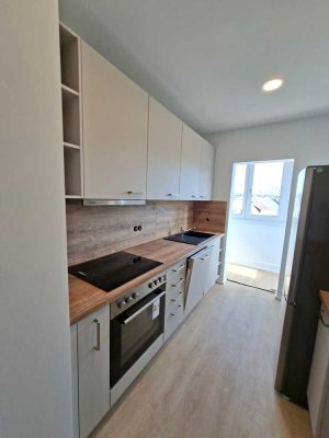 ~ ERSTBEZUG N. SANIERUNG: Sehr schöne, tolle 2-Zi.-Wohnung * neue EBK * zentral in S-Wangen ~