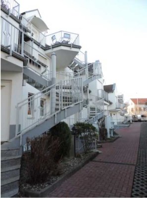 große 2-Raum-Hochparterre-Wohnung, mit terrassenähnl. Balkon, EBK, TG in Bad Vilbel /Dortelweil