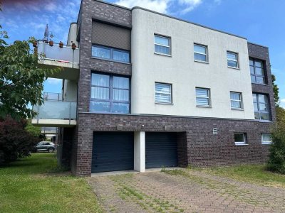 Helle 3- Zimmer-Wohnung mit modernisiertem Bad, Balkon und Garage in ruhiger SüdWest Lage