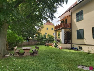 Ruhige Lage mit Gartennutzung! Renovierungsbedürftige Dachgeschoßwohnung