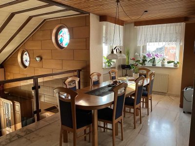 Von Privat! gepflegtes 12-Zimmer-Ein/Zweifamilienhaus