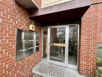 Willkommen zuhause: Lichtdurchflutete 3,5-Zimmer-Wohnung mit Loggia & Garage im Grünen