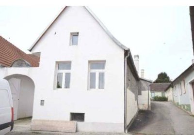 Typisches Weinviertler Dorfhaus sanierungsbedürftig mit viel Charme und Innenhofidylle