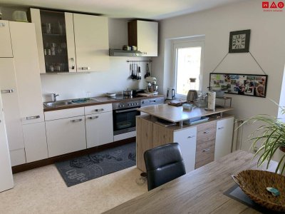 Helle und gepflegte 2-Raum-Wohnung bietet modernen Wohnkomfort in ruhiger und naturnaher Umgebung - flexibler Grundriss mit modernem Badezimmer und sonnigem Ausblick! Unbefristeter Mietvertrag &amp; provisionsfrei!