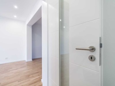 NEU *PAUL & PARTNER* ZWEITBEZUG ! TOLLE WOHNUNG im 1.OG MIT EBK & BALKON!