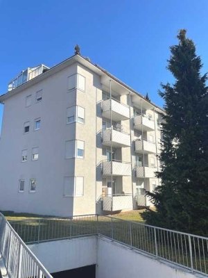 TÜ-Unterjesingen: Helle 3-Zimmer-Wohnung mit Balkon und Aufzug und zwei Stellplätzen