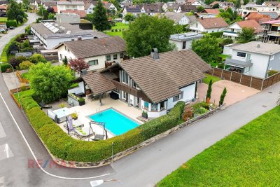 Elegantes Wohnidyll mit Swimmingpool &amp; großer Terrasse – Ihr großzügiges Traumhaus in Lauterach