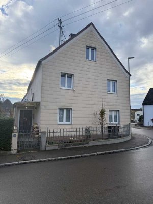 Vielseitig nutzbares Wohn- und Geschäftshaus mit großer Stellfläche in Marxheim