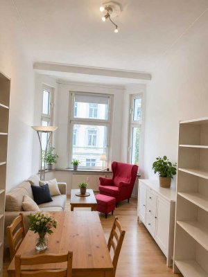 Lichtdurchflutete 2-Zimmer-Altbauwohnung in einer der beliebtesten Lagen Düsseldorfs