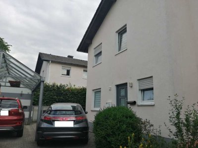 Doppelhaushälfte mit sechs Zimmern, Gäste WC und EBK in Künzell, Künzell