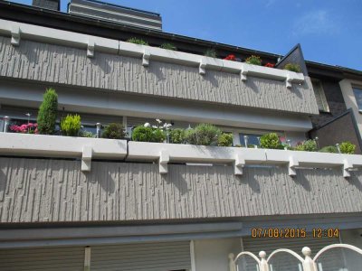 Gepflegte 3,5-Zimmer-Wohnung mit offenem Kamin und großem Balkon in Oberhausen-Schlad