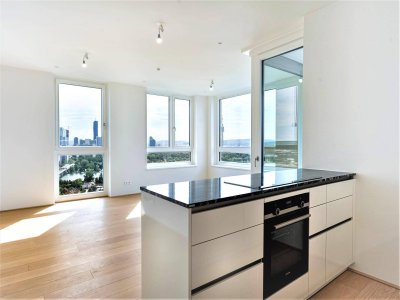SKY LIVING MIT ROOFTOP POOL || VIS UND VIC