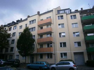 Toll geschnittene möblierte 2-Zimmer Wohnung mit Balkon und EBK