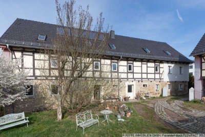 Idyllischer Zweiseithof mit Ausbaupotential