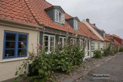 Einfamilienhaus mit Potenzial und Carport