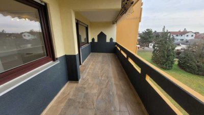 Helle 3-ZKB Wohnung mit Loggia, Tiefgarage und Einbauküche in Hockenheim