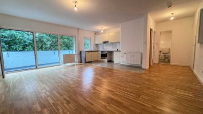 Teilgewerbliche Vermietung! Geräumige 2-Zimmer Wohnung mit Balkon !