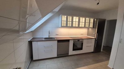 Schöne Dachgeschosswohnung mit drei Zimmern in Mönchengladbach