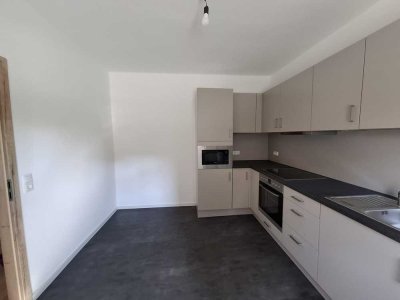 Erstbezug nach Komplettsanierung in Darmstadt-West, Reihenendhaus mit Garage und Garten
