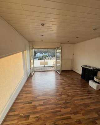 Freundliche 3-Raum-Wohnung mit EBK und Balkon in Obertshausen