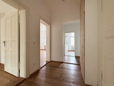 Bezugsfrei: Ruhig gelegene helle 3 Zimmer-Altbau-Wohnung, mit Balkon