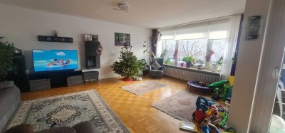 Attraktive 5-Zimmer-Wohnung in zentraler Lage von Kiel mit Balkon & Tiefgarage