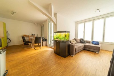 Charmante 2-Zimmer Dachgeschosswohnung mit Loggia