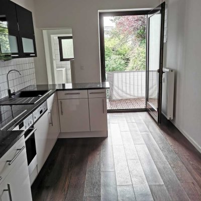 Wunderschöne Altbau-Wohnung mit Balkon in ruhiger, absolut zentraler Lage