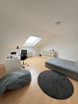 Helle und gemütliche 2-Zimmer-Wohnung im Zentrum von Stuttgart!