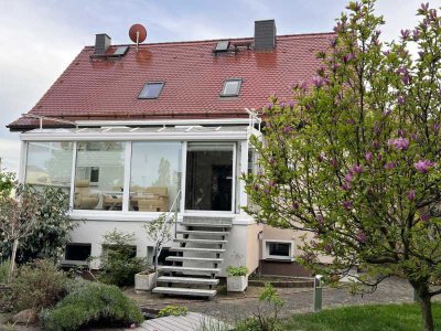 Einfamilienhaus mit Wintergarten und idyllischem Garten zentral in Brandis zum Verkauf