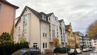 Lichtdurchflutete Dachgeschoss-Maisonette mit zusätzlichem Spitzboden in Mülheims Dichterviertel
