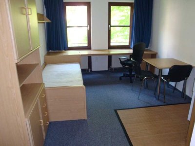Unilage! Modern möblierte 1-Zi.-Wohnung mit TG-Stellplatz