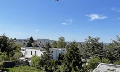 Geräumtes Zweifamilienhaus am begehrten Godelsberg – Ihr Wohntraum mit Weitblick und Südwest-Garten