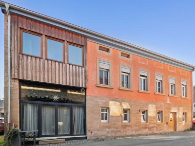 Winterborn: Traumhaftes Bauernhaus mit viel Platz, überdachter Terrasse und Freizeitgrundstück