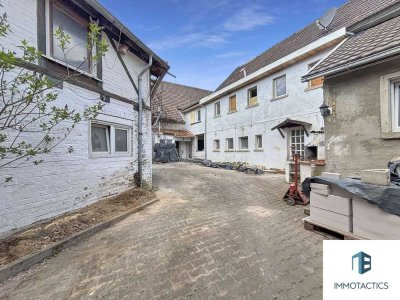 Für Visionäre mit Handwerksgeist–Einfamilienhaus mit 3-Seiten-Hof & Gewölbekeller